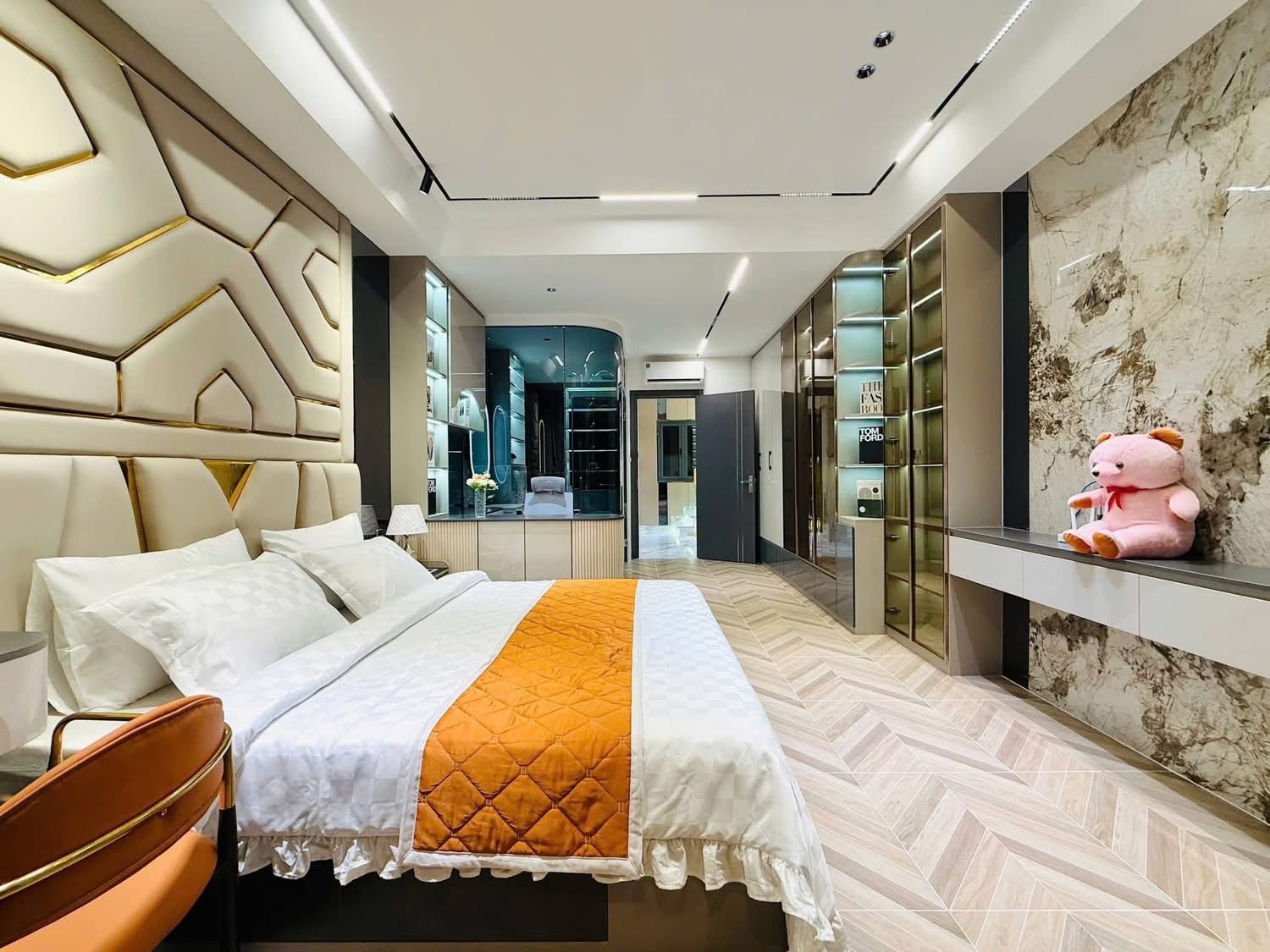 Chủ ngộp tài chính , cần bán nhà 6 Tỷ 200 hẻm xe hơi đường Tô Ngọc Vân P Thạnh Xuân Quận 12, SHR