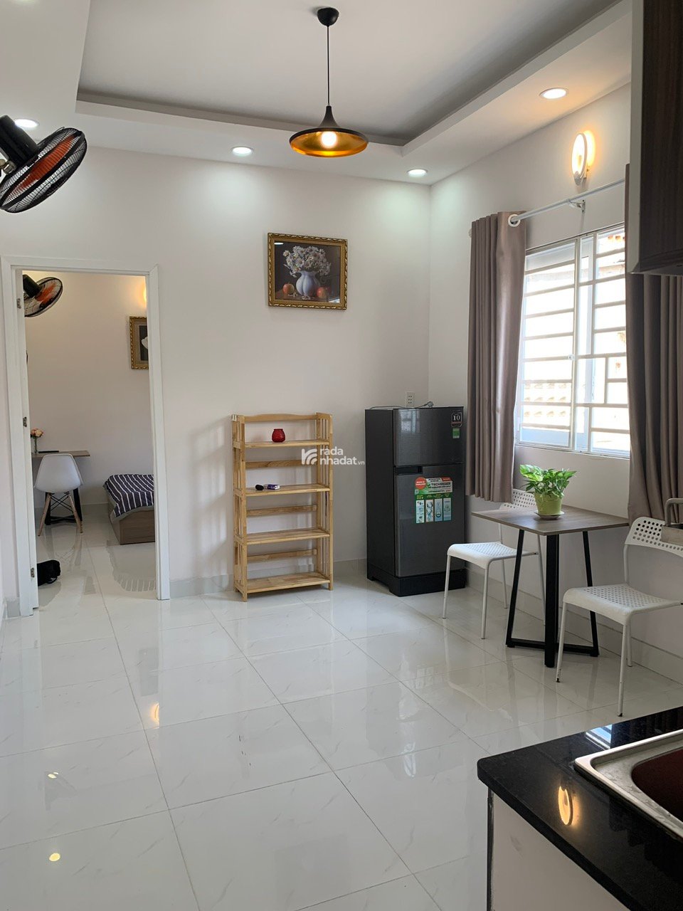Cho thuê căn hộ quận 10, đầy đủ nội thất, cửa sổ thoáng, giá rẻ gần UEH, Huflit, Bách Khoa