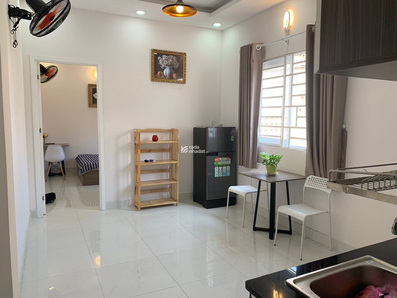 Cho thuê căn hộ quận 10, đầy đủ nội thất, cửa sổ thoáng, giá rẻ gần UEH, Huflit, Bách Khoa