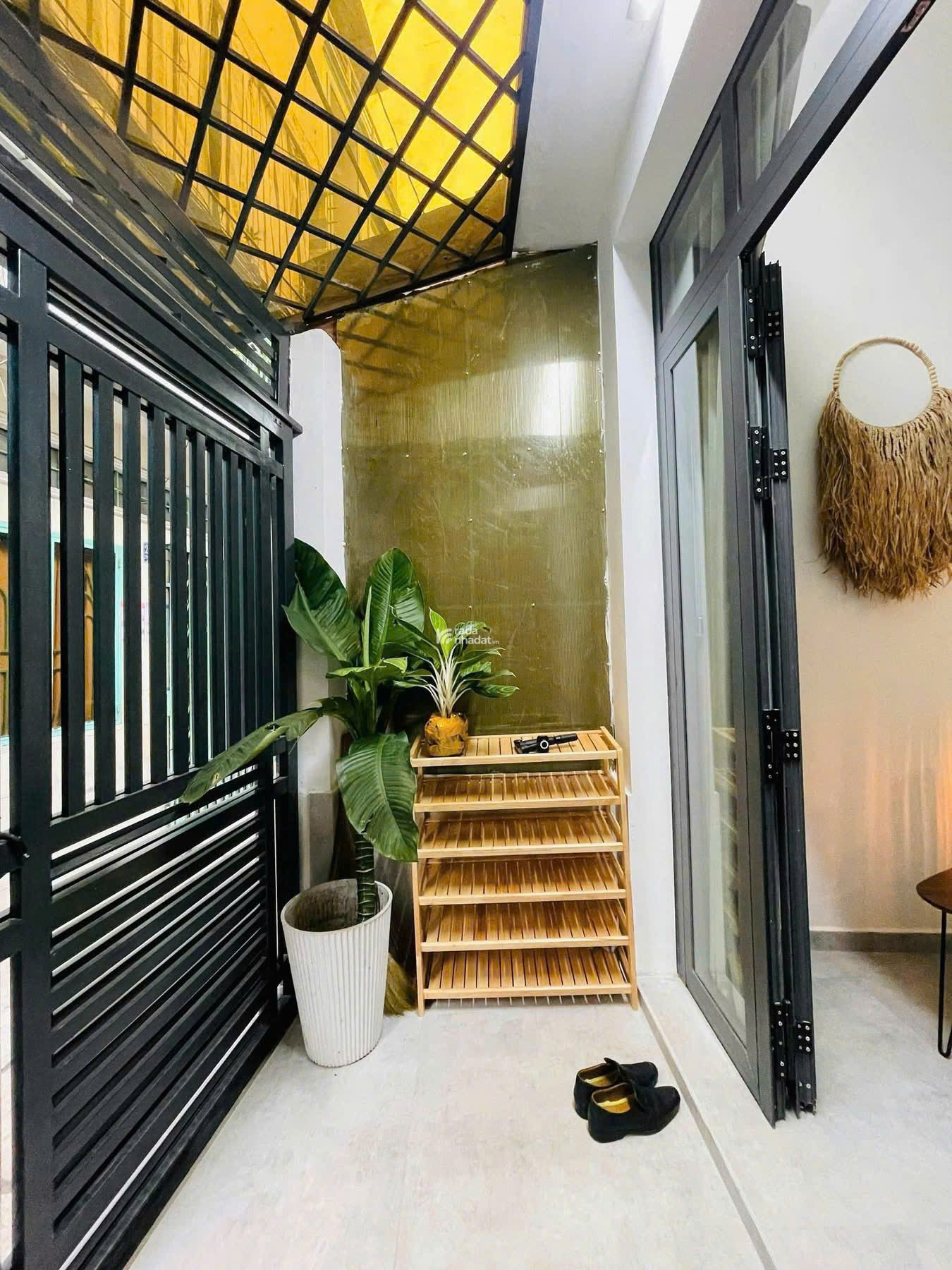 Bán nhà giá ngộp đường Trần Bình Trọng, Quận 5, gần giáo xứ Chợ Quán, 49m2, SHR giá 3 tỷ 850 TL