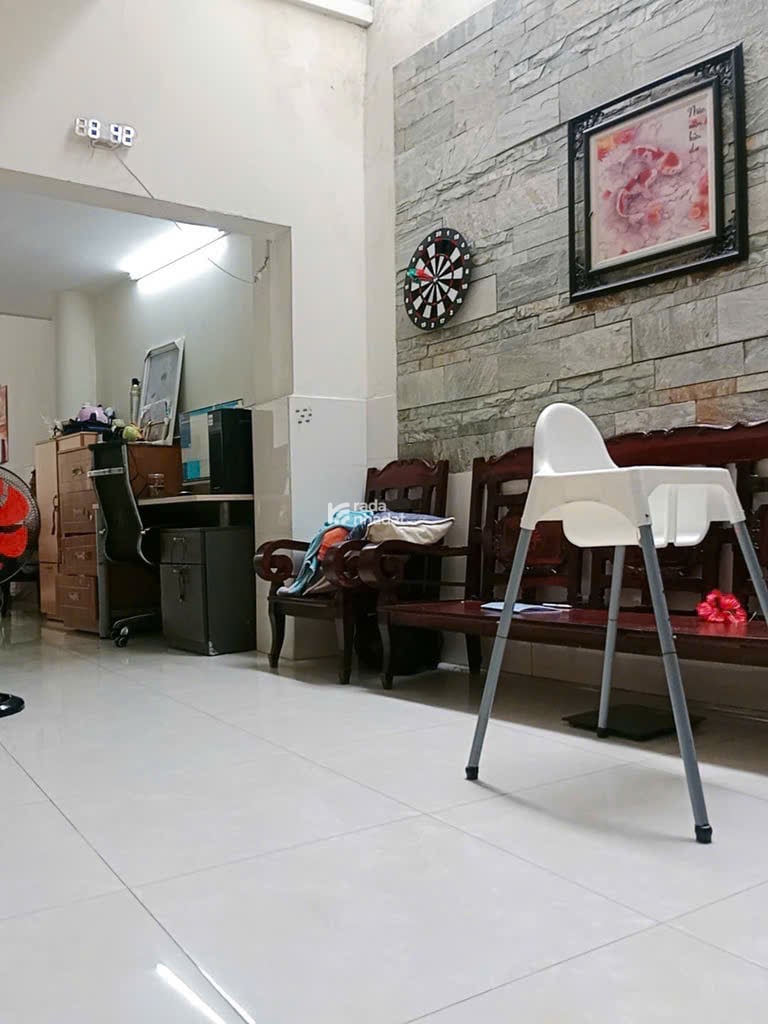Bán nhà mặt tiền Trần Bá Giao 111m2 nở hậu 6.3m view góc tương lai tiện xây mới 8.99 tỷ.