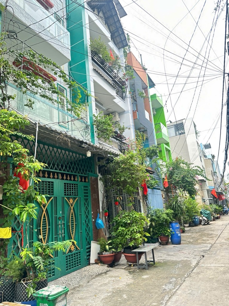 LÊ VĂN QUỚI - HẺM XE HƠI 6M XỊN - GIÁP TÂN PHÚ - NGAY NGÃ TƯ 4 XÃ - 3 TẦNG ĐẸP KIÊN CỐ
