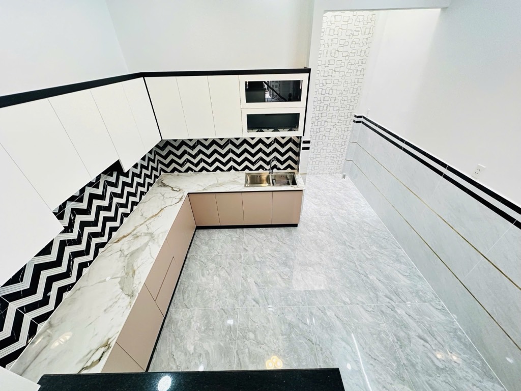 LÊ VĂN QUỚI - HẺM XE HƠI 6M XỊN - GIÁP TÂN PHÚ - NGAY NGÃ TƯ 4 XÃ - 3 TẦNG ĐẸP KIÊN CỐ