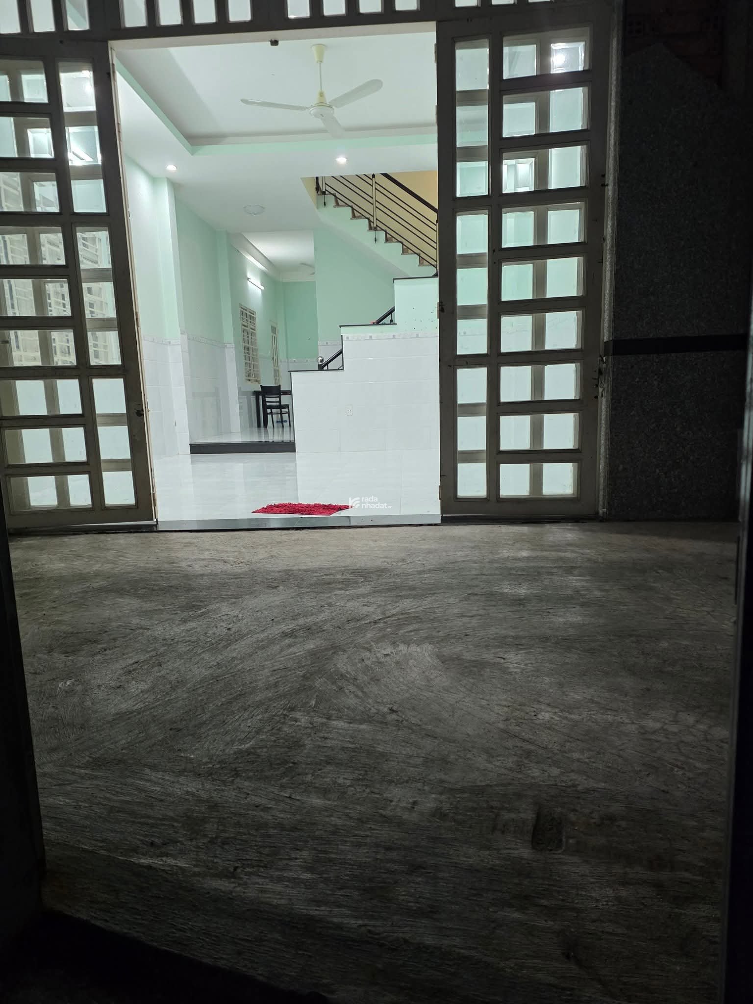 cần bán gấp nhà hẻm xe hơi đường thông 