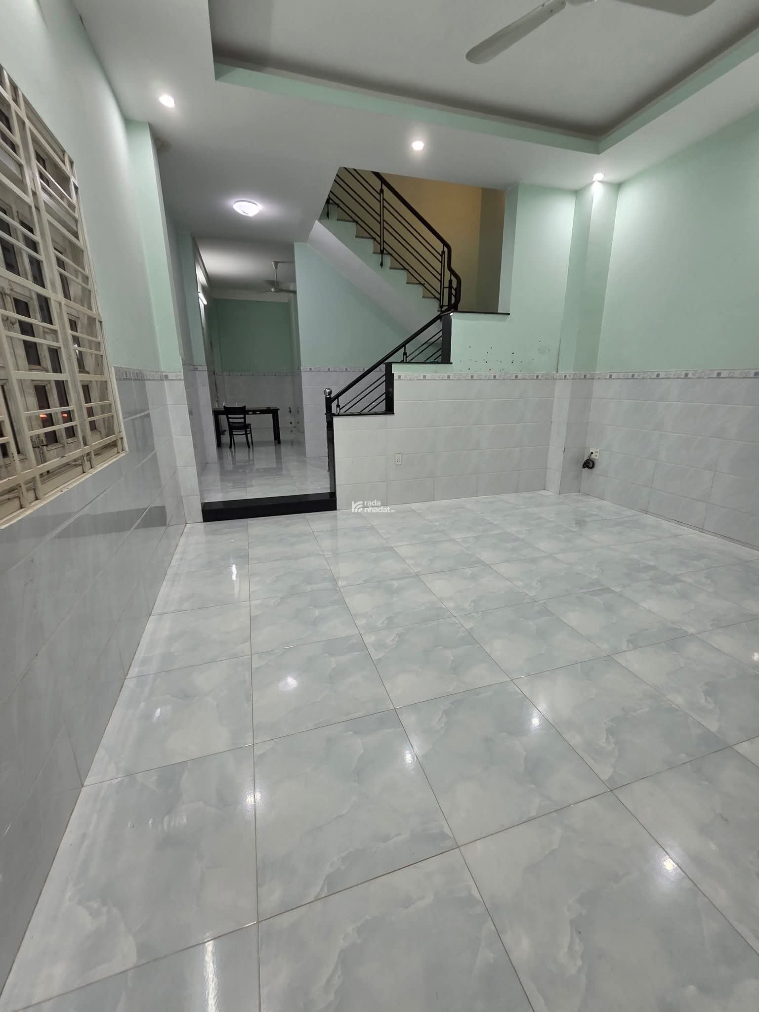 cần bán gấp nhà hẻm xe hơi đường thông 