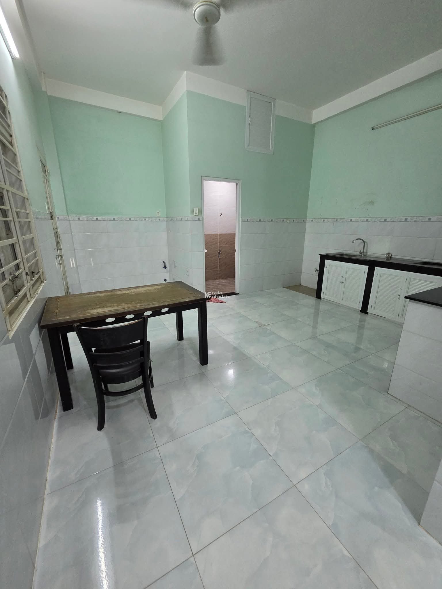 cần bán gấp nhà hẻm xe hơi đường thông 