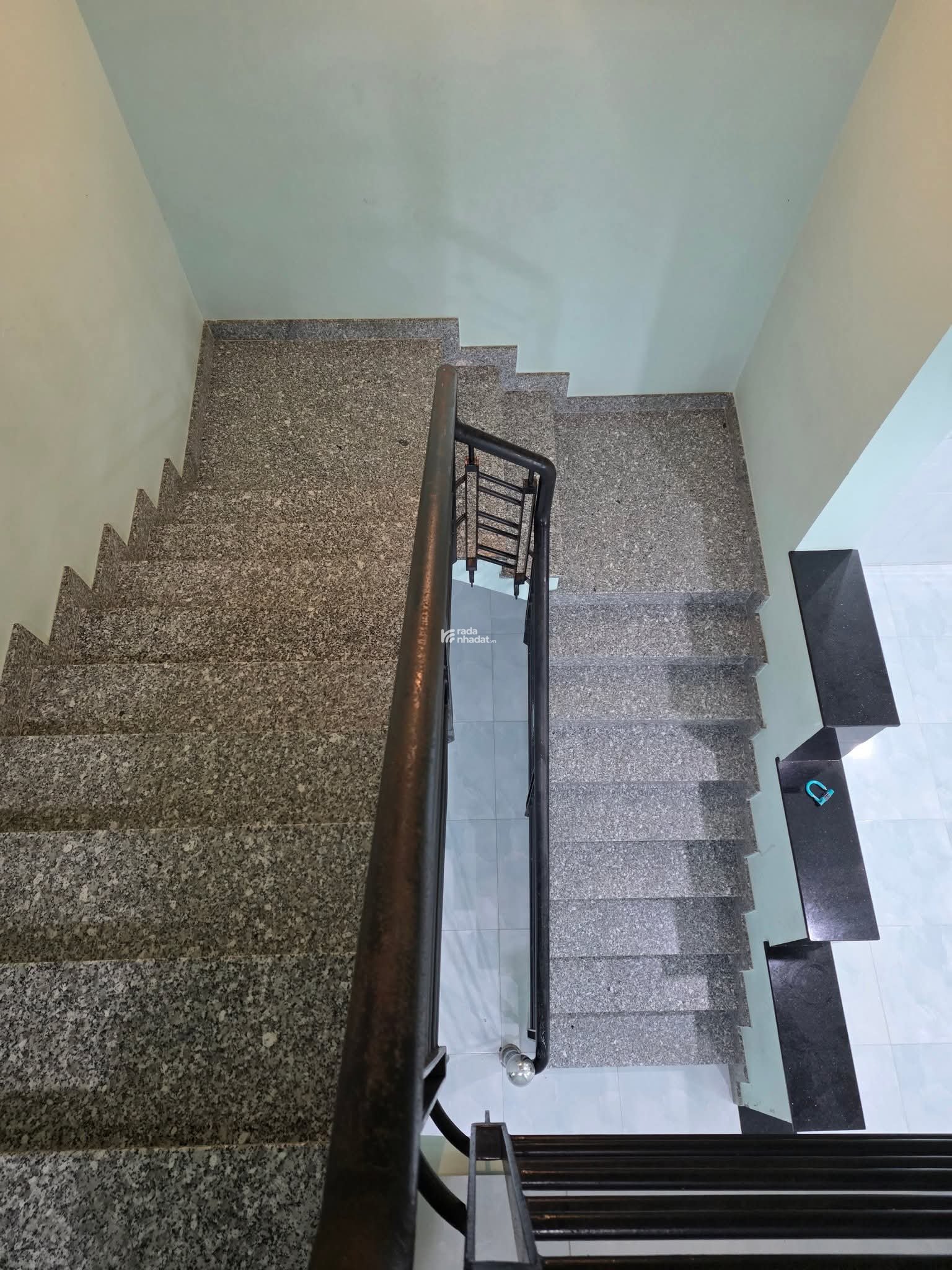 cần bán gấp nhà hẻm xe hơi đường thông 