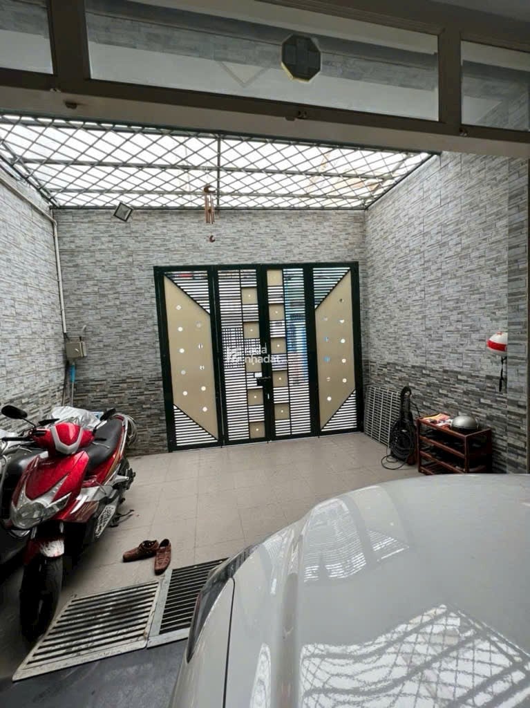 NGAY COOP MART PHAN VĂN HỚN _ SÁT THAM LƯƠNG _ TIỆN VỀ TRUNG TÂM SG - 5 TẦNG CÓ THANG MÁY