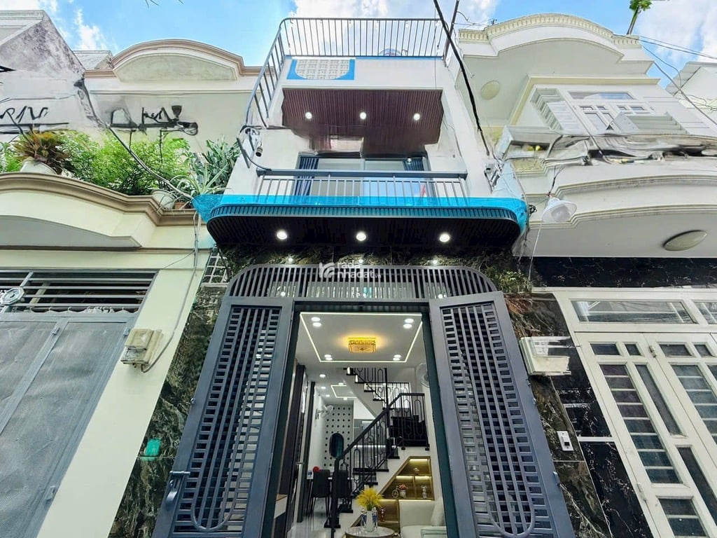 Bán nhà HXH đổ cửa - full nội thất 40m2 - 4 tầng - ngay CV Làng Hoa Gò Vấp, nhỉnh 5 tỷ