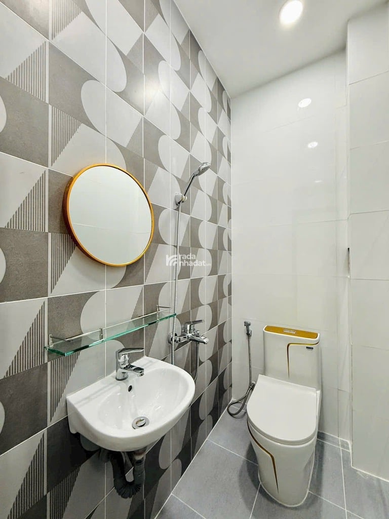 Bán nhà HXH đổ cửa - full nội thất 40m2 - 4 tầng - ngay CV Làng Hoa Gò Vấp, nhỉnh 5 tỷ