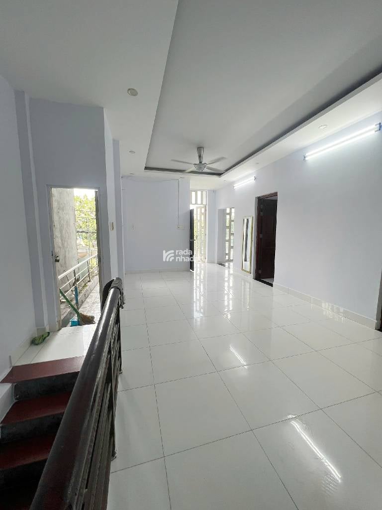 NHÀ MẶT TIỀN LƯU CHÍ HIẾU P.TÂY THẠN ĐỐI DIỆN CÔNG VIÊN  