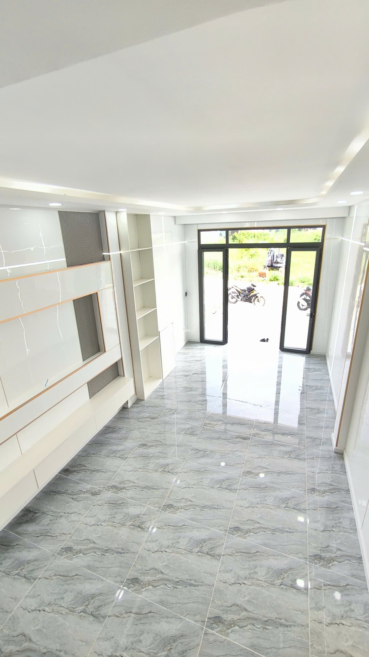 Hạ Giá Bán Gấp Nhà 1 Trệt 2 Lầu Giá Chỉ Hơn 2 Tỷ Ngay Trung Tâm Thủ Dầu Một