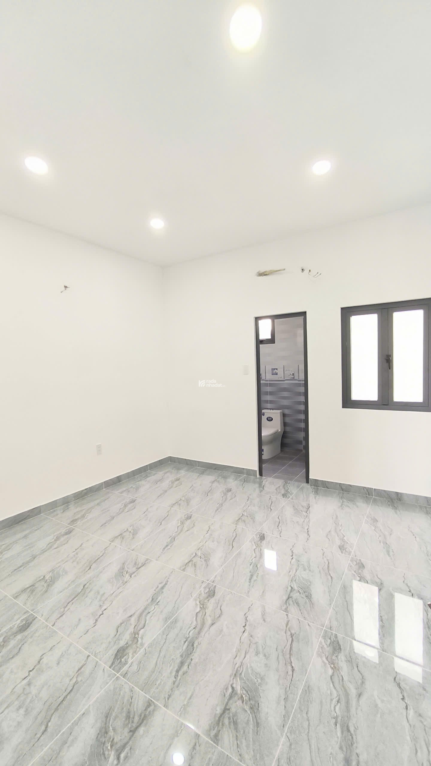 Hạ Giá Bán Gấp Nhà 1 Trệt 2 Lầu Giá Chỉ Hơn 2 Tỷ Ngay Trung Tâm Thủ Dầu Một