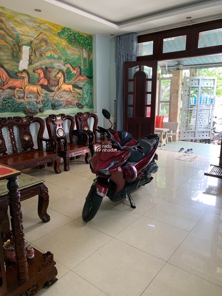 90m2 - Giá 16.5 tỷ - 4 tầng - 5PN - Đường số 8 KDC Ven Sông, Q7