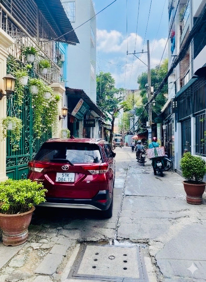 GIÁP NGÃ TƯ ÂU CƠ – LẠC LONG QUÂN – HẺM XE HƠI THÔNG – 2 TẦNG – 5PN – 121M 4.123 NHỈNH 9