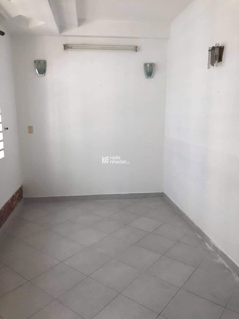 Bán nhà mặt phố Lê Văn Sỹ, 15 tỷ, 60m2, 3PN, 3WC, hàng hot
