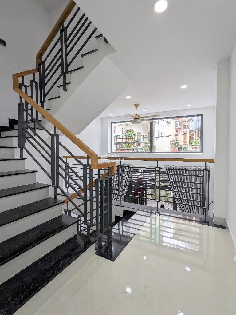 NHÀ 4 TẦNG - 45M2 (4*11) - HẺM 4M - GẦN SÂN BAY - 6 TỶ 700