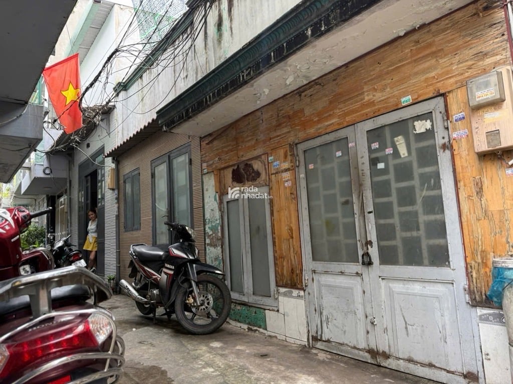 Chỉ 3. 2 tầng 40 m2, hẻm 3m, Bình Tân giáp Tân Phú.