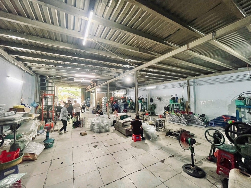 BÁN NHÀ XƯỞNG HƯƠNG LỘ 2 385M2 NỞ HẬU 12M 22.5 TỶ THU 35TR/THÁNG