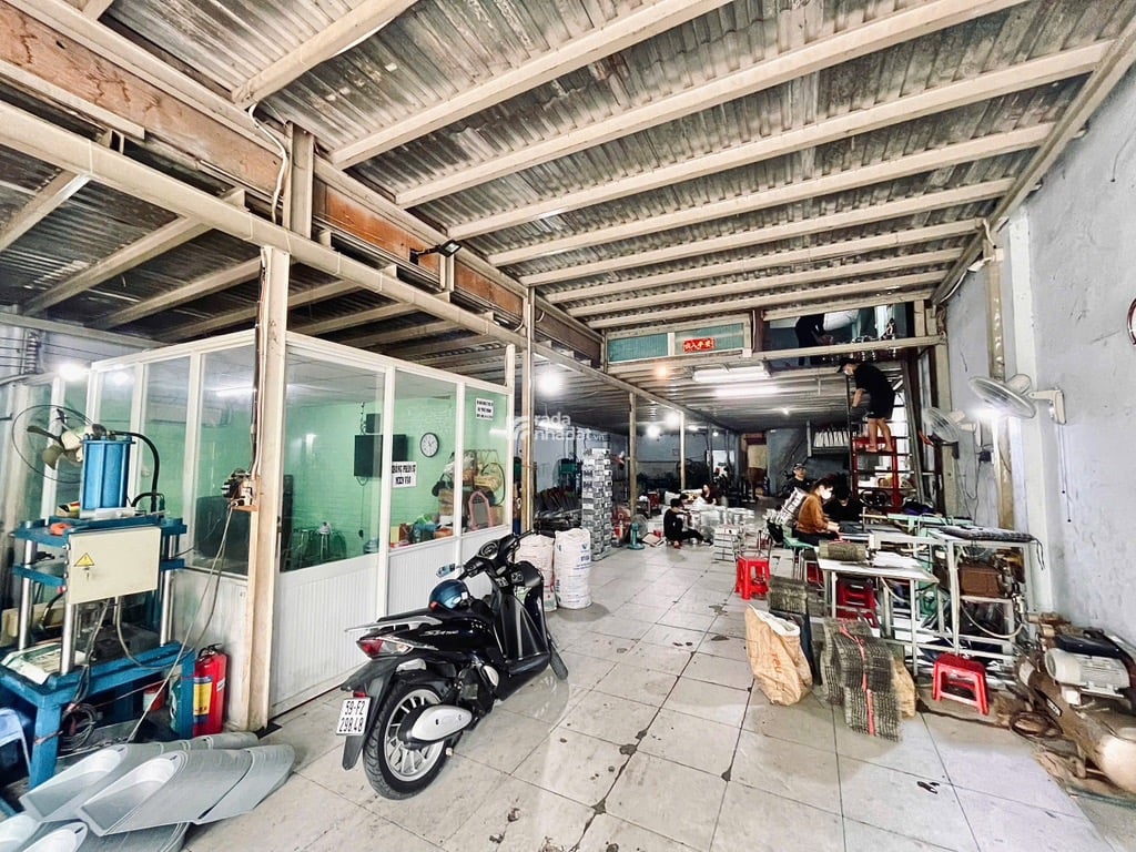 BÁN NHÀ XƯỞNG HƯƠNG LỘ 2 385M2 NỞ HẬU 12M 22.5 TỶ THU 35TR/THÁNG