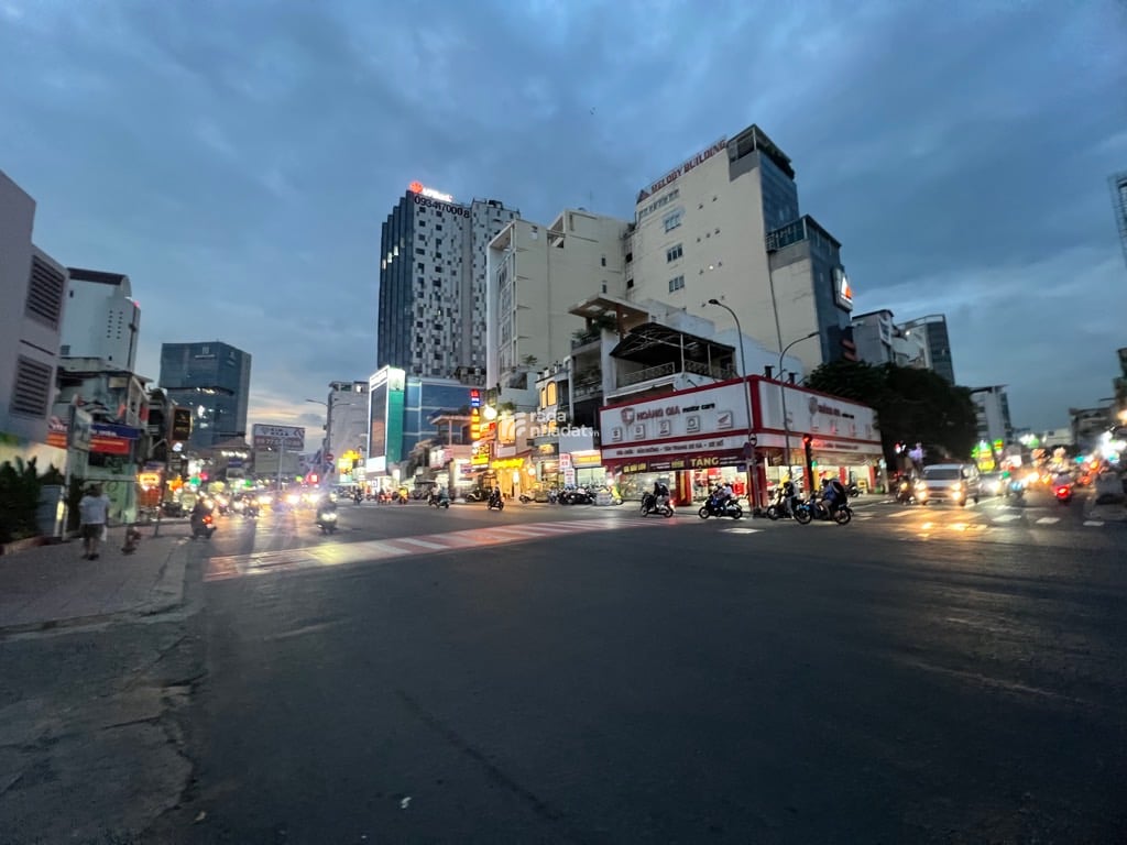 Khu Phan Xích Long - Phú nhuận - 193m2 - Giáp Quận 1 - Ngang 10m - Lô góc Không lộ giới