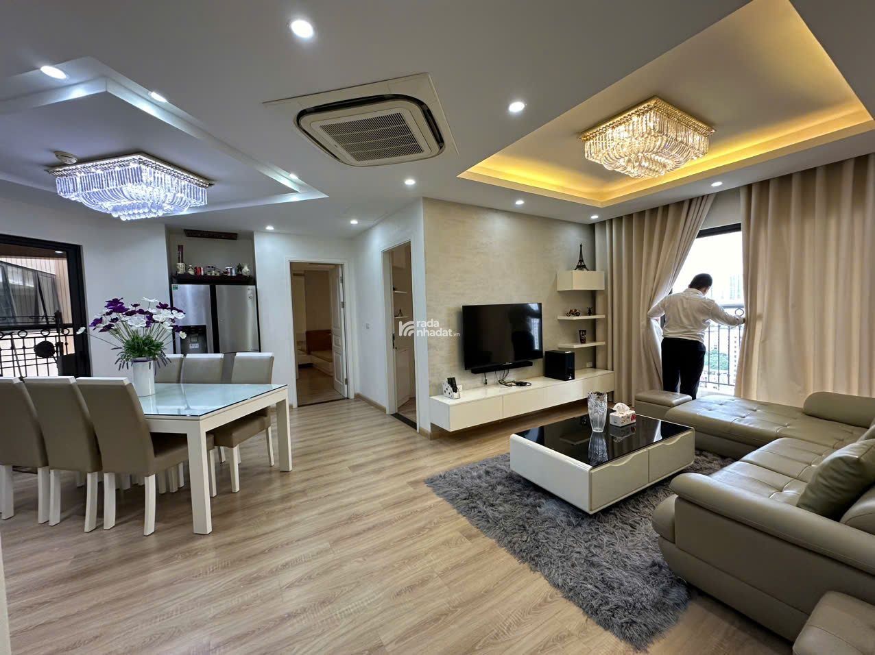 Bán căn hộ toà 102 Thái Thịnh. Căn góc DT 146,5m2 thiết kế 3PN 2WC full nội thất, giá bán 7 tỷ