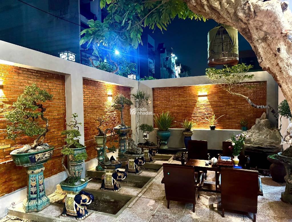 NHÀ T0 ĐẸP HẺM NHỰA XE TẢI VI VU SÂN VƯỜN HỒ CÁ SÁT BV THỦ ĐỨC 374m2 CHỈ 15,4 TỶ.