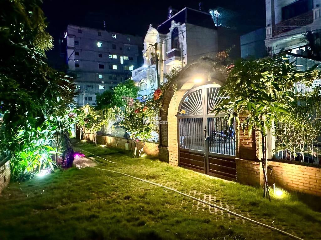 NHÀ T0 ĐẸP HẺM NHỰA XE TẢI VI VU SÂN VƯỜN HỒ CÁ SÁT BV THỦ ĐỨC 374m2 CHỈ 15,4 TỶ.