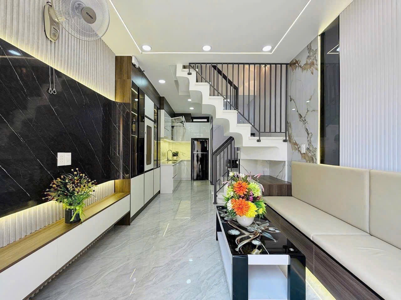 Chủ Kẹt Tiền cần BÁN GẤP 48,6m2 giá 3 tỷ 550tr Đường Nguyễn Tiểu La, P.8 Quận 10 Tphcm