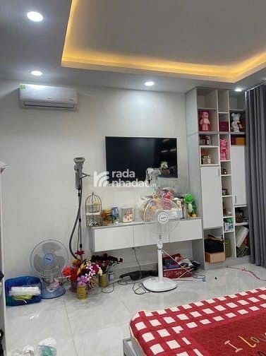 Bán gấp nhà để trả nợ, 815 Nguyễn Trãi, Quận 5, 73m2, 2tỷ750, sổ sẵn