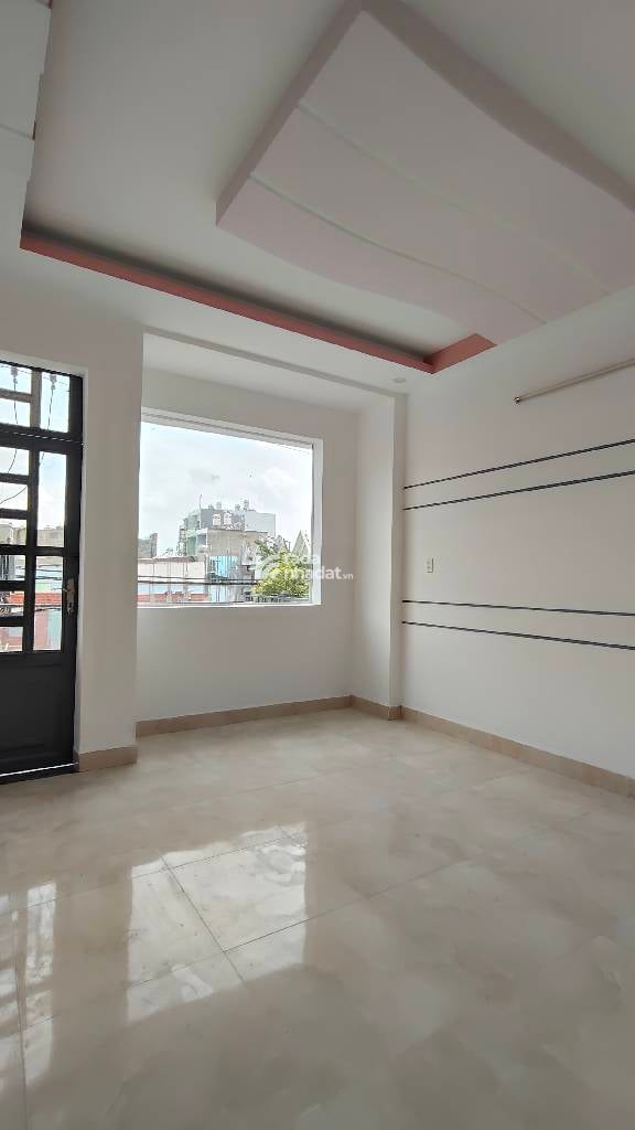 Nhà mặt tiền đường 6m xe ôtô tránh nhau,  -Kết cấu: Nhà 4 tầng mới xây