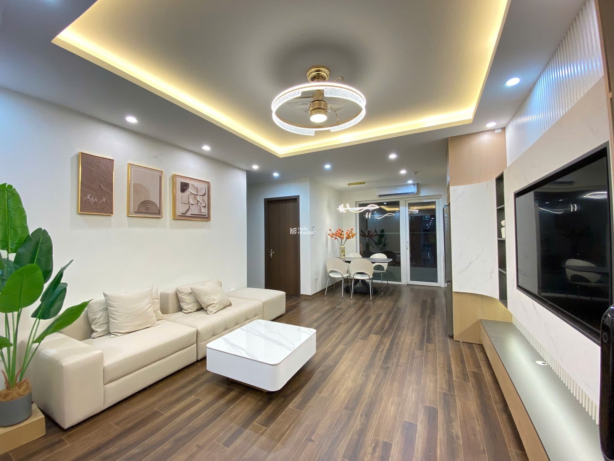 Chính chủ cần cho thuê căn hộ 3 PN CHCC 145m2 đồ cơ bản giá thuê 14tr LH: 0378 456 ***
