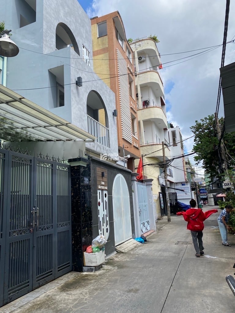 CẦN BÁN GẤP GIẢM GIÁ 200TR- NHÀ HẺM XE HƠI NGAY TRUNG TÂM  TÂN PHÚ