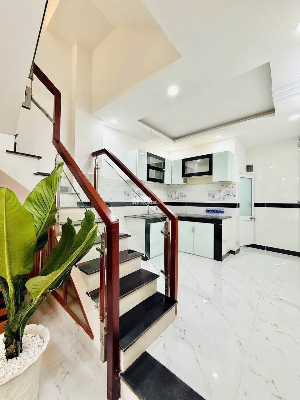 Bán gấp căn nhà siêu vip Phan Văn Trị, Gò Vấp / 56,3m2 / 3 Tỷ 650 Triệu / Sổ Hồng Riêng/ Hẻm oto