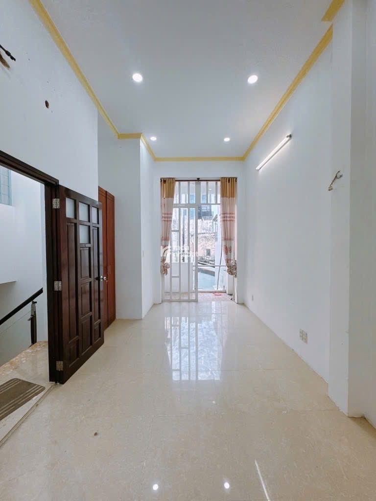 Nhà Huỳnh Mẫn Đạt. 33m2. 3 tầng. 3PN, 3WC. 5t750, Đang lam CHDV cho thuê sẵn dòng tiền 