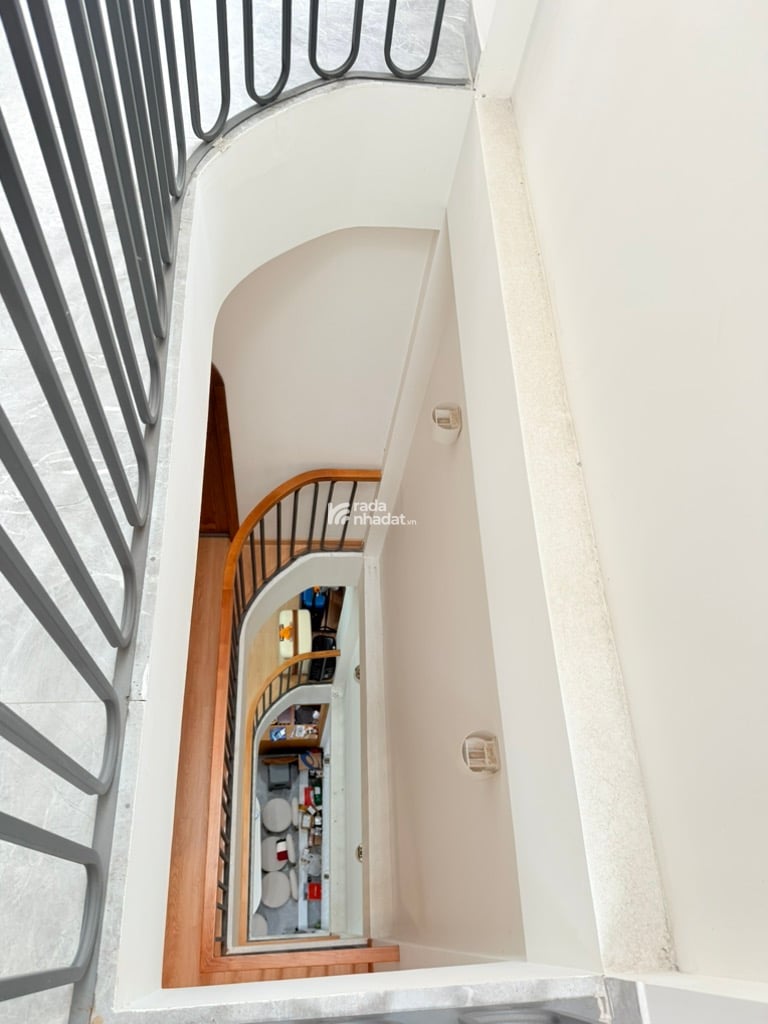 3 THÁNG 2 QUẬN 10 - HẺM XE HƠI - TẶNG NỘI THẤT -DT: 4.2*13M- 5 TẦNG - 16 TỶ