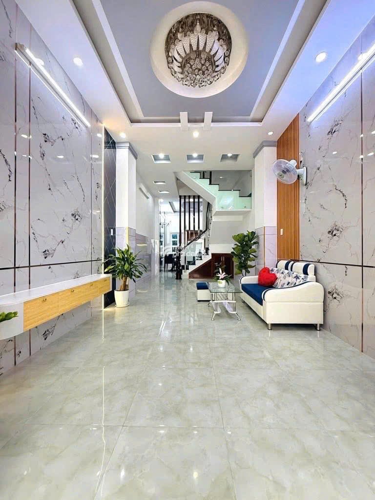 Cần bán căn nhà 2 tầng ngay Đường Số 18, Thủ Đức. Giá: 5 Tỷ 590 / 48m2. SHR, hẻm ô tô 5m