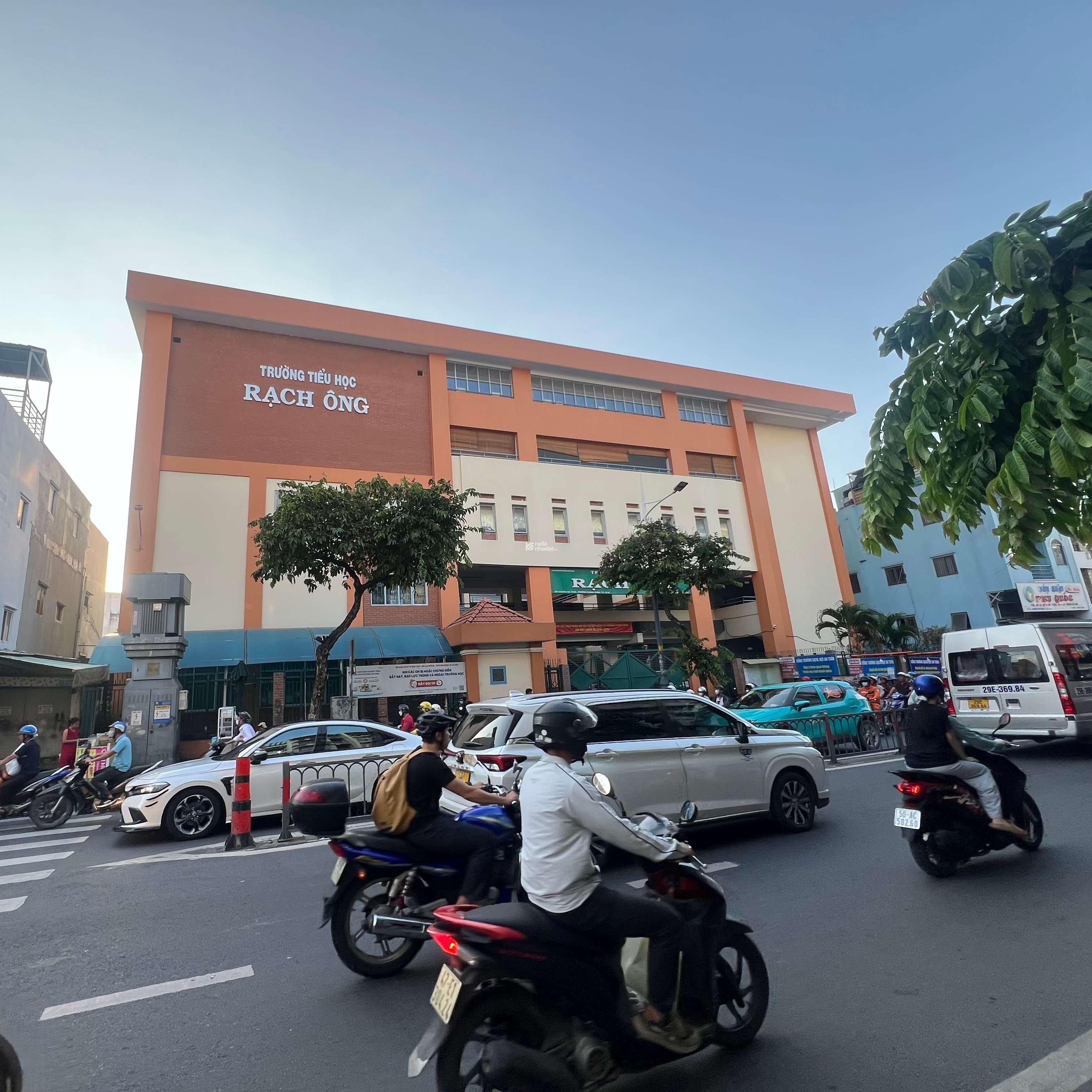 Bán nhà mặt tiền ngang đẹp 4m Dương Bá Trạc, cầu Nguyễn Văn Cừ, đường kinh doanh nhộn nhịp Quận 8
