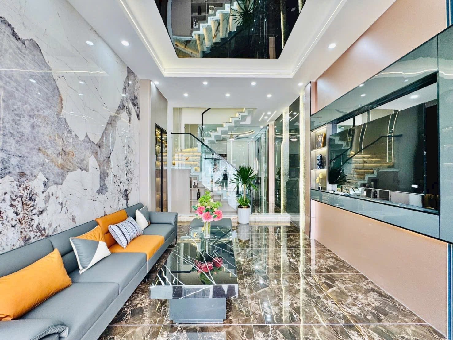 Chủ nhà về Canada gửi nhà 4 lầu 3ty345, DT 39m2 Đinh Tiên Hoàng, P3, Quận Bình Thạnh