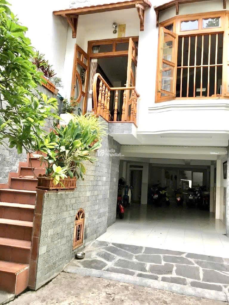 Chỉ 9.5 tỷ có nhà HXH Nguyễn Thái Sơn ngang 4.6m 5 tầng có hầm 64m2 gần BV 175 tặng NT gỗ