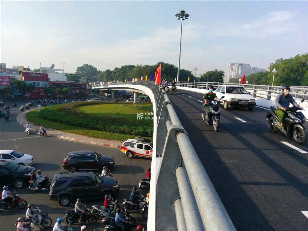 Chỉ 9.5 tỷ có nhà HXH Nguyễn Thái Sơn ngang 4.6m 5 tầng có hầm 64m2 gần BV 175 tặng NT gỗ