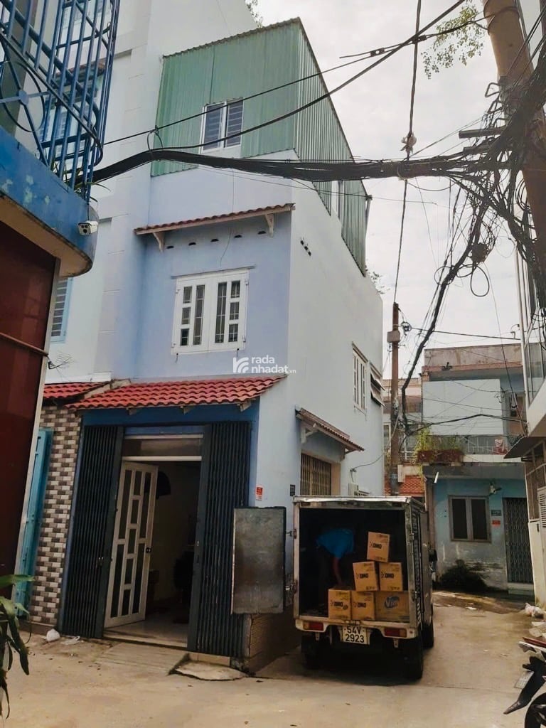 HẺM XE HƠI SÁT NHÀ, LẠC LONG QUÂN, TÂN BÌNH, 30M2 CÓ KC Ở NGAY. GIẢM 350TR CHỈ CÒN 3T TL 