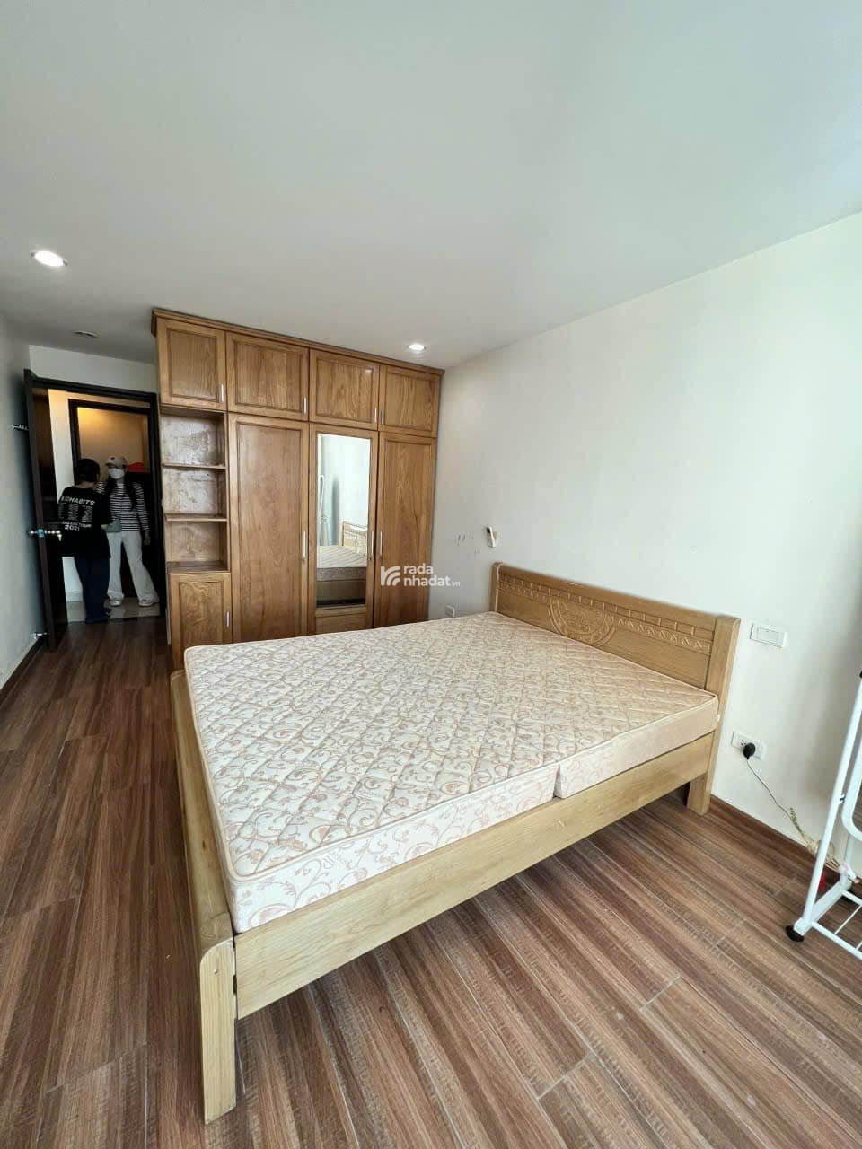 Tôi chính chủ cần bán gấp căn 133m2, 3 ngủ CC Golden Land, 275 Nguyễn Trãi, giá 8tỷ, full nội thất