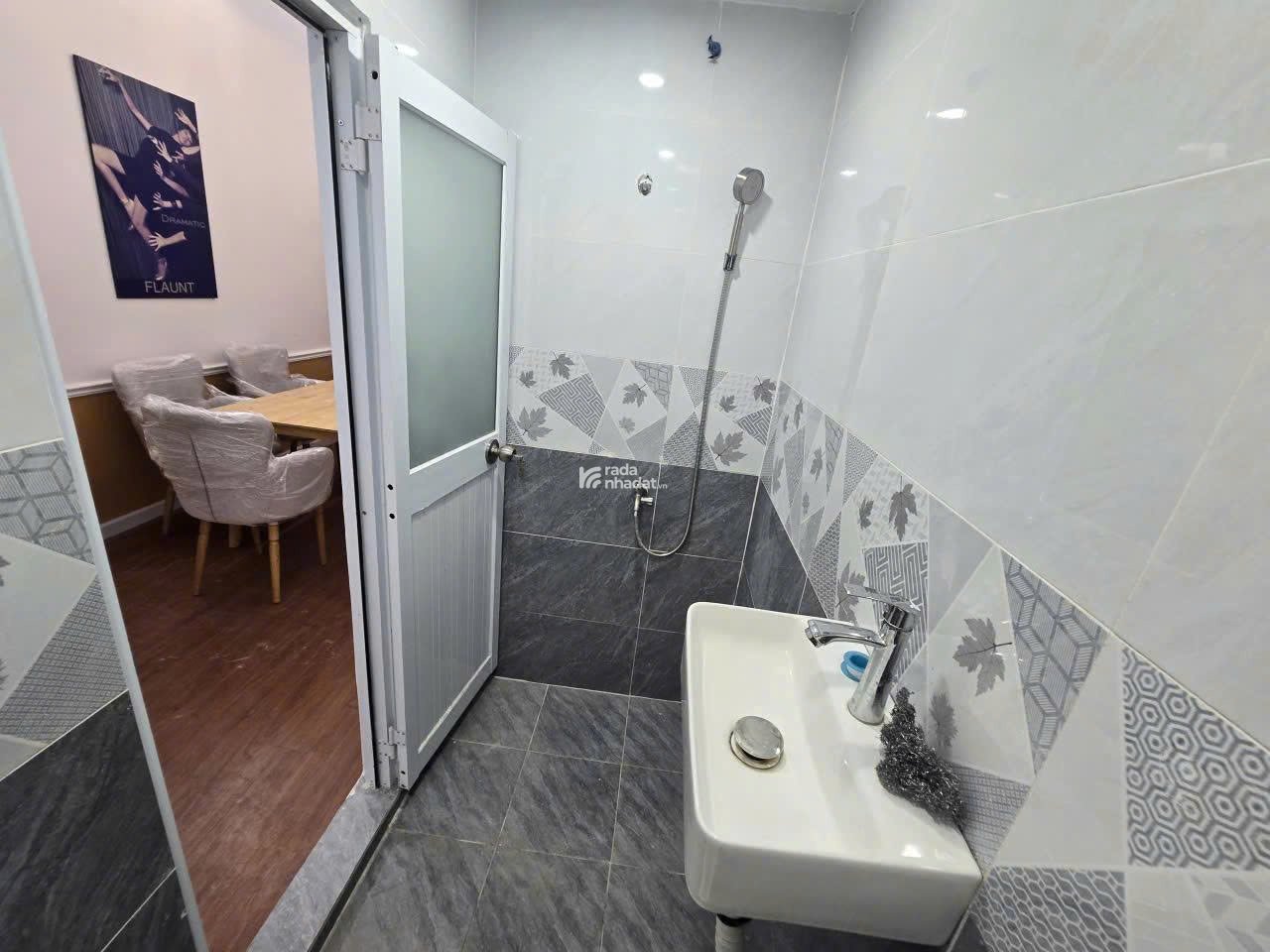 BÁN NHANH CĂN HỘ TẬP THỂ ĐƯỜNG NGUYỄN CHÍ THANH, Q10, GIÁ CHỈ 1.9 TỶ