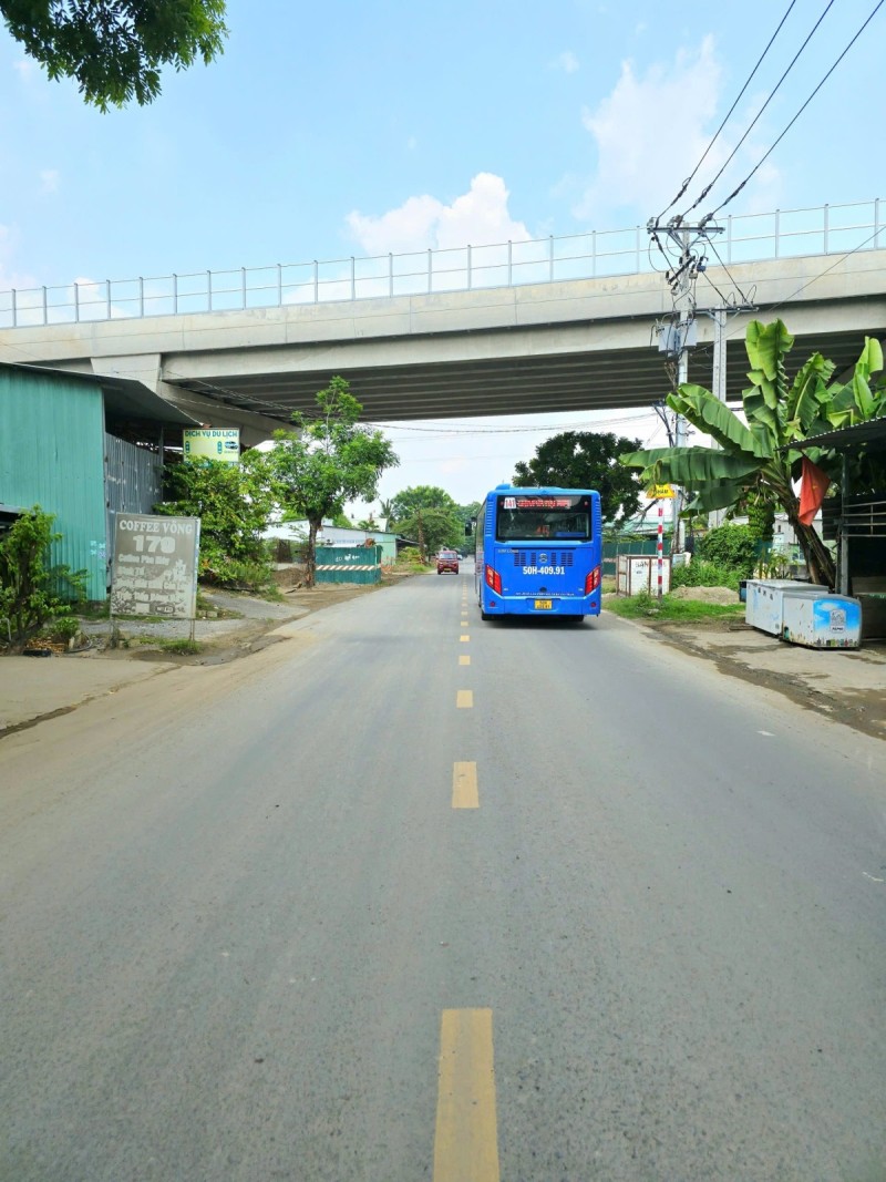 Bán Nhà Mặt Tiền Long Trường 180m2 Ngang 8m Có Dòng Tiền. Giá 8.X Tỷ
