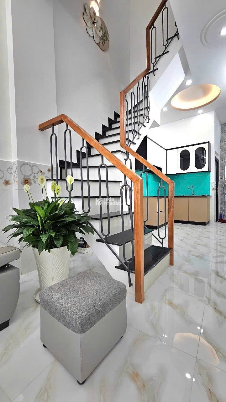 Nhà Đẹp Mặt Tiền 1 Trệt 1 Lầu  Có 2PN, 1PK, 1 Bếp, 3WC  Giá Tốt Cho Nhà Đầu Tư