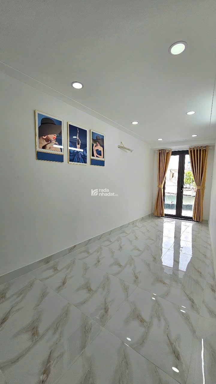 Nhà Đẹp Mặt Tiền 1 Trệt 1 Lầu  Có 2PN, 1PK, 1 Bếp, 3WC  Giá Tốt Cho Nhà Đầu Tư