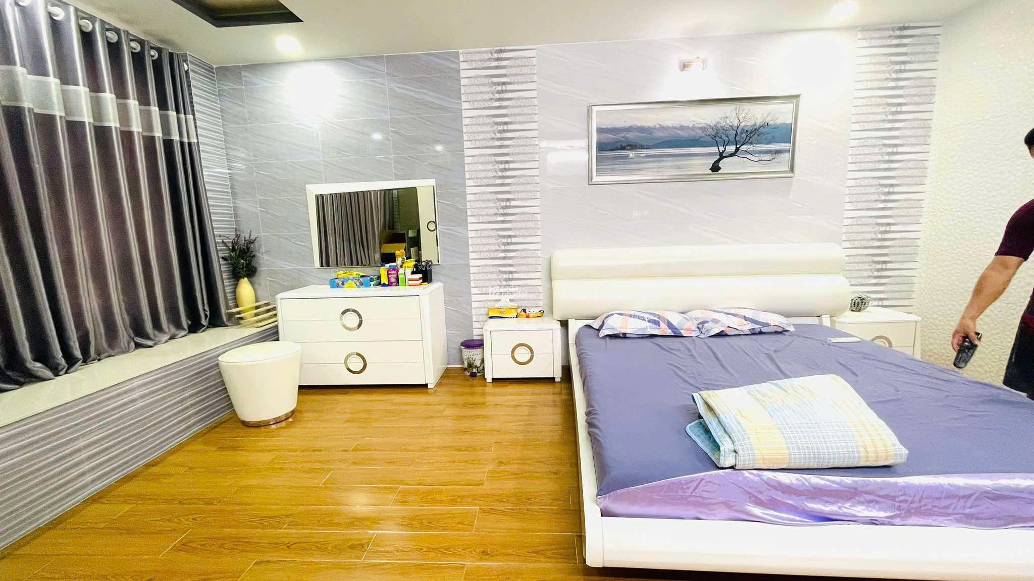 RẤT GẤP! GIẢM CHÀO 2 TỶ - NHÀ 50m2 4 TẦNG 5 PN HXH THÍCH QUẢNG ĐỨC - 12 TỶ