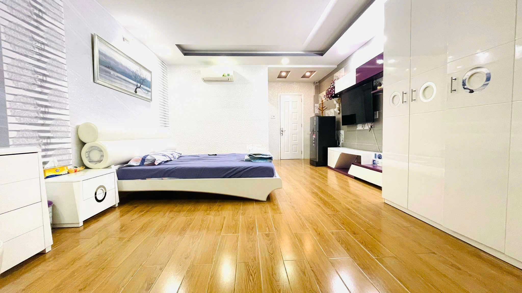 RẤT GẤP! GIẢM CHÀO 2 TỶ - NHÀ 50m2 4 TẦNG 5 PN HXH THÍCH QUẢNG ĐỨC - 12 TỶ