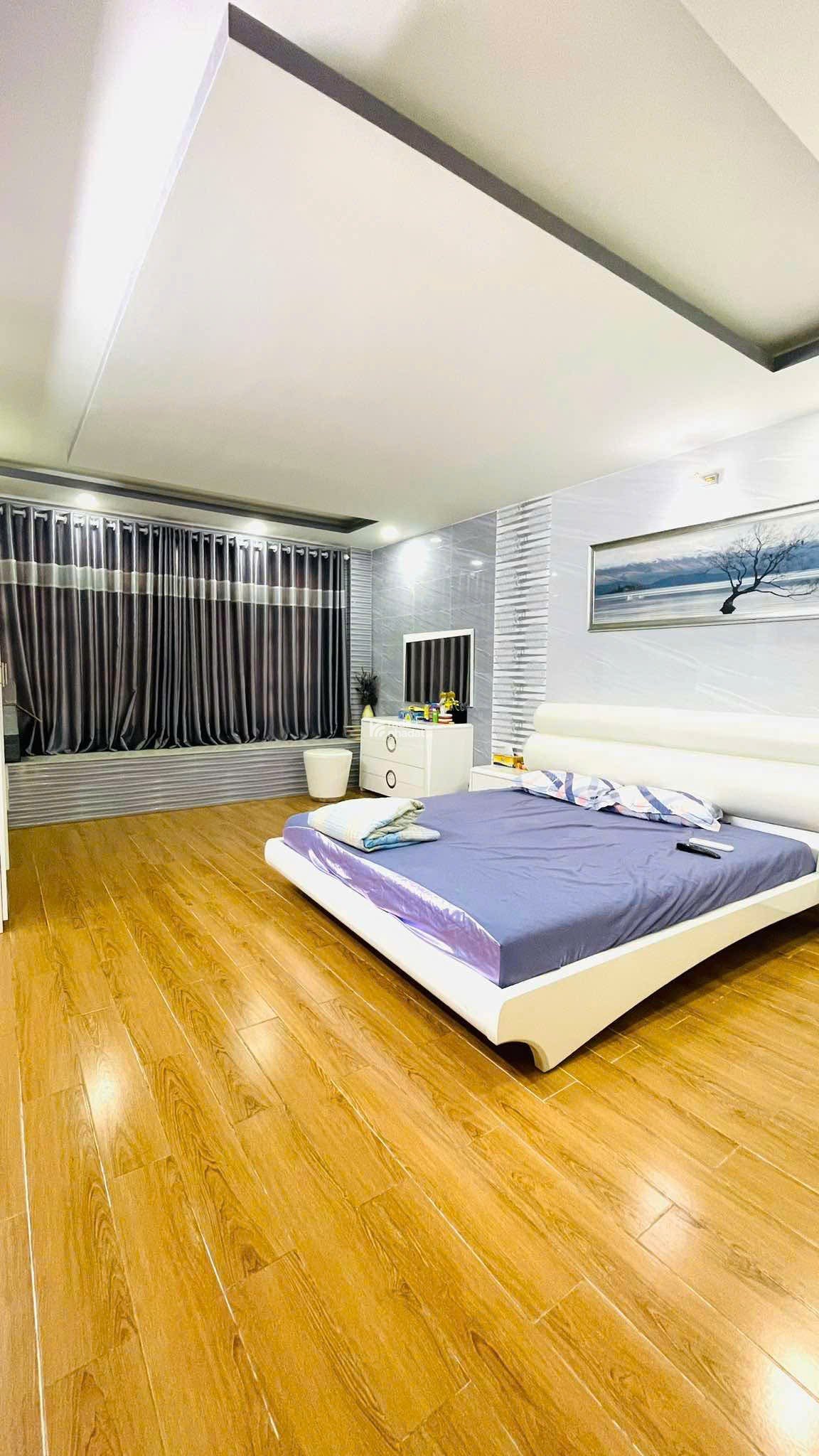 RẤT GẤP! GIẢM CHÀO 2 TỶ - NHÀ 50m2 4 TẦNG 5 PN HXH THÍCH QUẢNG ĐỨC - 12 TỶ